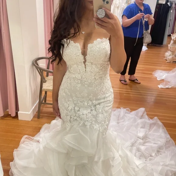 fitted lace wedding dress Pronovias THOR main image 1